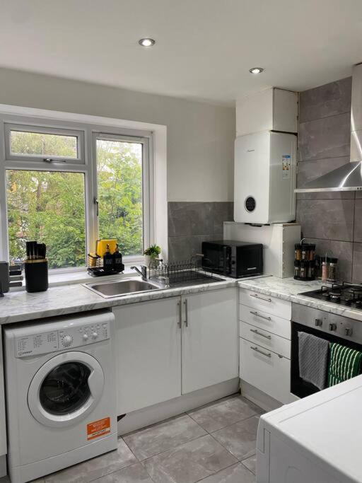 Luxury 2 Bedroom Apartment, Parking, Few Minutes Walk From Wembley Stadium London Eksteriør bilde