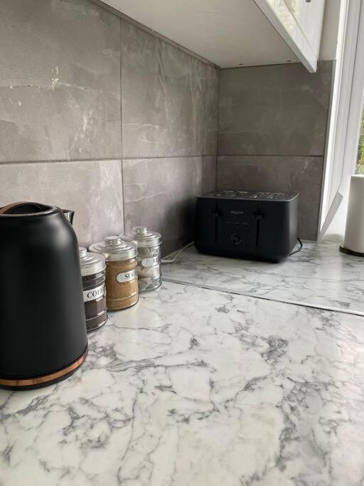 Luxury 2 Bedroom Apartment, Parking, Few Minutes Walk From Wembley Stadium London Eksteriør bilde